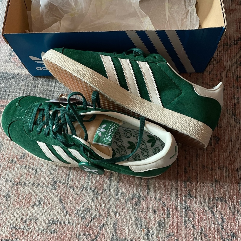 Brand New Adidas Gazelle Sneakers, dark green, unisex